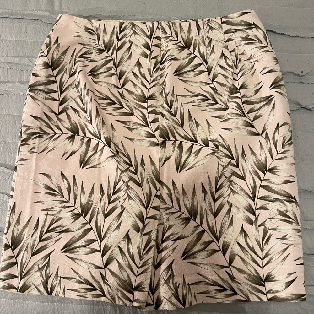 ❤️2/$15 or 3/$21❤️ Ann Taylor Factory Skirt, Size 4P